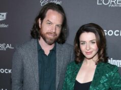 Revisite o divórcio de Caterina Scorsone de Rob Giles após 10 anos de casamento Caterina Scorsone e ER Fightmaster são vistos de mãos dadas após romance na TV