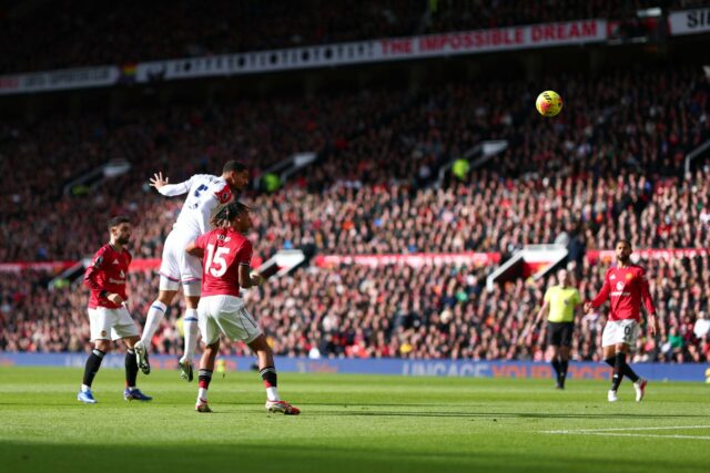 Rio Ferdinand conta o que ouviu sobre Leny Yoro no Man Utd após erro que levou ao gol contra o Palace
