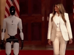 Robot se junta a Melania Trump em evento na Casa Branca A primeira-dama Melania Trump chega ao lado de um robô humanoide, Figura 03.