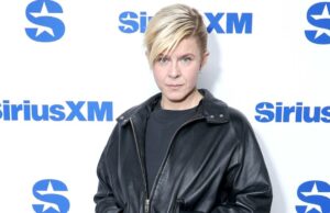 Robyn relembra a jornada ‘Hardcore’ de fertilização in vitro como uma mãe solteira na casa dos 40 anos Julia Louis-Dreyfus relembra perda de gravidez ‘devastadora’ quando tinha 28 anos