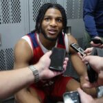 O armador do Hawkeyes, Bennett Stirtz, tentará levar Iowa à frente da favorita Flórida na segunda rodada do torneio da NCAA.