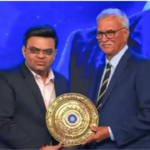 Roger Binny reage após receber o prêmio BCCI pelo conjunto de sua obra