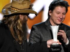 Ronnie Bowman, principal cantor de Bluegrass que escreveu sucessos para Chris Stapleton, Kenny Chesney e outras estrelas country, morre aos 64 anos Ronnie Bowman, principal cantor de Bluegrass que escreveu sucessos para Chris Stapleton, Kenny Chesney e outras estrelas country, morre aos 64 anos