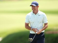 Rory McIlroy se esforça para chegar ao Players Championship Rory McIlroy fez birdie no nono buraco, seu último buraco do dia, para fazer o corte após a segunda rodada do Players Championship em 13 de março de 2026.