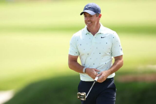 Rory McIlroy se esforça para chegar ao Players Championship Rory McIlroy fez birdie no nono buraco, seu último buraco do dia, para fazer o corte após a segunda rodada do Players Championship em 13 de março de 2026.