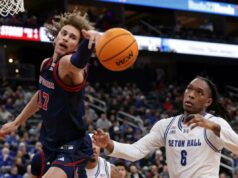 Ruben Prey dá grande impulso ao St. John do banco na vitória Rubén Prey busca um rebote na frente de Stephon Payne III durante a vitória do St. John's por 72-65 no Big East sobre Seton Hall no Prudential Center em 6 de março de 2026.