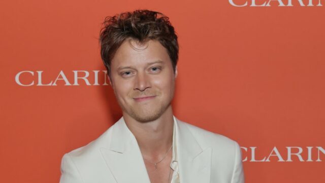 Jonathan Daviss como Pope, Chase Stokes como John B, Carlacia Grant como Cleo, Madelyn Cline como Sarah Cameron, Madison Bailey como Kiara, Rudy Pankow como JJ em 