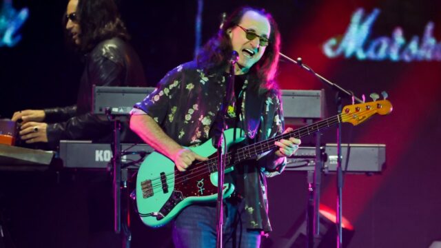 Rush se apresenta pela primeira vez com a baterista Anika Rush se apresenta pela primeira vez com a baterista Anika Nilles em aparição surpresa no Juno Awards do Canadá