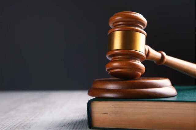 Russell Nicolet: Como a busca pelo conhecimento e pela justiça molda a carreira de um advogado
