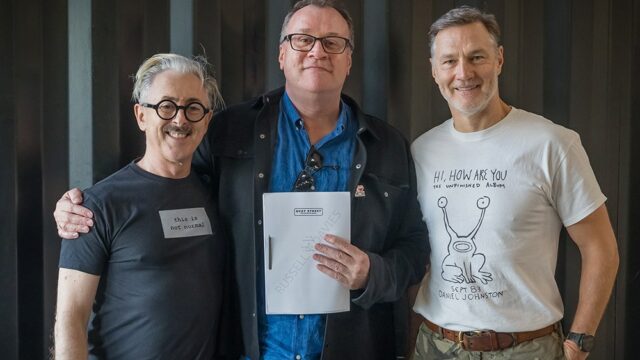 Russell T Davies diz que o novo programa 'Tip Toe' é uma 'reação ao rumo que a política está tomando': 'O discurso queer' se tornou 'tão perigoso de uma maneira que nunca pensei que aconteceria de novo'
