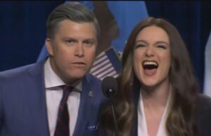 ‘SNL’ Cold Open: Colin Jost e Ashley Padilla Skewer Pete Hegseth sobre o Irã e a demissão de Kristi Noem 'SNL' Cold Open: Colin Jost e Ashley Padilla Skewer Pete Hegseth sobre o Irã e a demissão de Kristi Noem