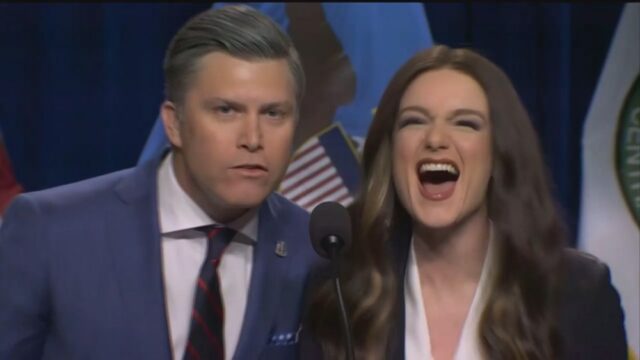 'SNL' Cold Open: Colin Jost e Ashley Padilla Skewer Pete Hegseth sobre o Irã e a demissão de Kristi Noem
