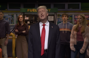 SNL Cold Open aborda o aumento dos preços do gás de Trump SNL Cold Open aborda o aumento dos preços do gás de Trump