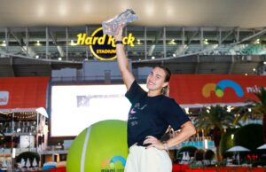 Sabalenka, número 1 do mundo, vence o Miami Open 2026 e se torna a quinta mulher a completar ‘Sunshine Double’ Sabalenka, número 1 do mundo, vence o Miami Open 2026 e se torna a quinta mulher a completar 'Sunshine Double'