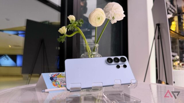 Samsung Galaxy S26 Ultra na mão