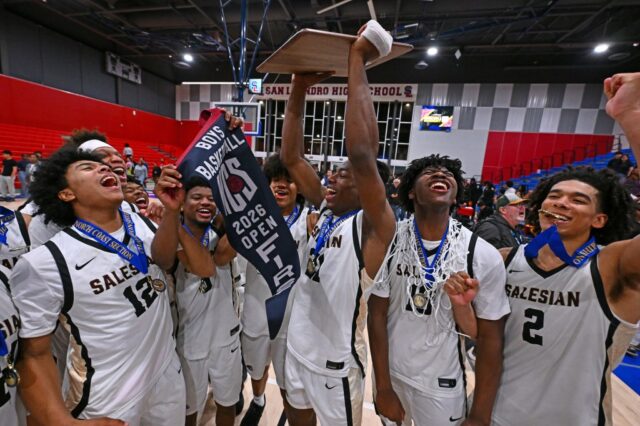 Salesiano levado à beira de Clayton Valley na final do NCS Open. Mas sobrevive.
