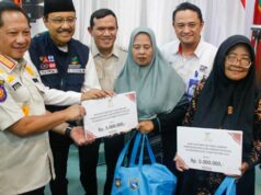 Sambangi Korban Bencana de Sumatra, Kasatgas Tito e Mensos Serahkan Bansos Tahap II Rp136 Miliar Sambangi Korban Bencana de Sumatra, Kasatgas Tito e Mensos Serahkan Bansos Tahap II Rp136 Miliar