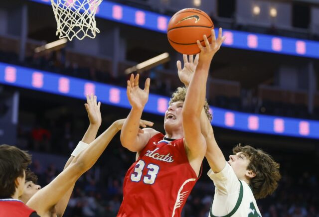 Santo Inácio faz a maior parte de seu primeiro jogo do NorCal Open, derrota Sheldon
