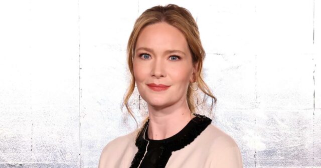 Sarah J. Maas revela dois próximos livros da série 'Corte de Espinhos e Rosas'
