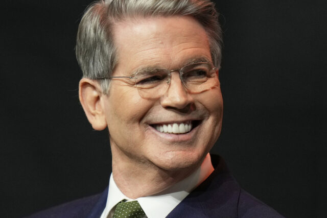 Sonhar. Lindsey Graham, R-S.C., fala em uma audiência de supervisão perante o Comitê Judiciário do Senado, no Capitólio, em Washington, terça-feira, 7 de outubro de 2025. (AP Photo/Allison Robbert)