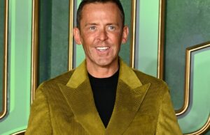 Scott Mills questionado pela polícia em 2018 sobre alegações históricas de ofensas sexuais envolvendo um adolescente Scott Mills questionado pela polícia em 2018 sobre alegações históricas de ofensas sexuais envolvendo um adolescente