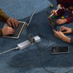 Dispositivos conectados ao carregador de laptop Anker