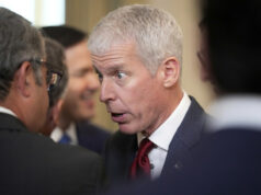 Secretário de Energia luta para contornar a crise petrolífera de Trump Secretário de Energia luta para contornar a crise petrolífera de Trump