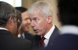 Secretário de Energia luta para contornar a crise petrolífera de Trump Secretário de Energia luta para contornar a crise petrolífera de Trump