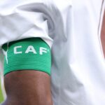 Futebol - Copa das Nações Africanas da CAF - Marrocos 2025 - Final - Senegal x Marrocos - Estádio Príncipe Moulay Abdellah, Rabat, Marrocos - 18 de janeiro de 2026 El Hadji Malick Diouf, do Senegal, comemora com o troféu após vencer a Copa das Nações Africanas REUTERS/Amr Abdallah Dalsh