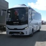 Seleção iraniana de futebol feminino chega em casa