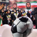 Seleção iraniana de futebol feminino é recebida com cerimônia de boas-vindas em Teerã