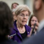 O presidente dos EUA, Donald Trump, ouve o secretário de Estado dos EUA, Marco Rubio