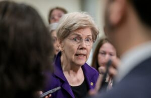 ‘Sem fim de jogo’: Por que os democratas dos EUA dizem que a audiência sobre a guerra no Irã os preocupa O presidente dos EUA, Donald Trump, ouve o secretário de Estado dos EUA, Marco Rubio