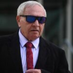 Semanas até que o campeão de futebol acusado de sexo infantil, Barry Cable, descubra o destino