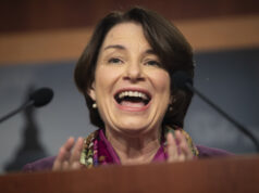 Senadora Amy Klobuchar sobre acordo ‘Weak’ Live Nation-DOJ: ‘É absolutamente desrespeitoso com os fãs’ Sen. Amy Klobuchar