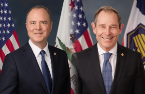 Senadores bipartidários promovem projeto de lei para proibir mercados de previsões esportivas Retrato de dois senadores dos EUA de terno diante de bandeiras americanas, fotos oficiais do Congresso representando projeto de lei bipartidário sobre regulamentação do mercado de previsão esportiva