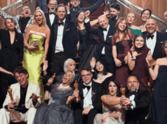 ‘Senhor. Ninguém contra o Oscar ‘insano’ de Putin: arco-íris artificiais, entrevistas em banheiros e falar a verdade ao governo de Trump 'Senhor. Ninguém contra o Oscar 'insano' de Putin: arco-íris artificiais, entrevistas em banheiros e falar a verdade ao governo de Trump