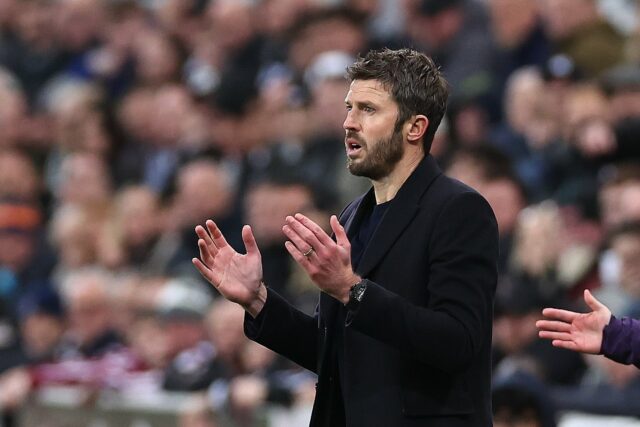Senne Lammens explica qual foi a mensagem de Michael Carrick no intervalo para o Man Utd, os jogadores fizeram o oposto
