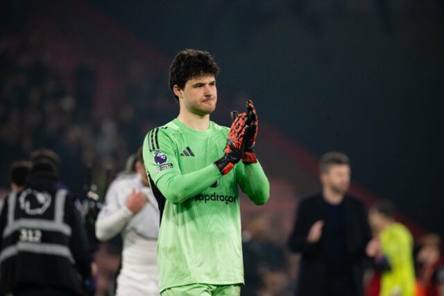 Senne Lammens provou que aprendeu com o erro do Man Utd no momento de 40 minutos contra o Bournemouth
