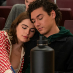 Série de romance de hóquei 'Off Campus' ganha data de estreia no Prime Video