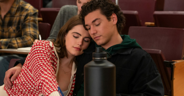 Série de romance de hóquei 'Off Campus' ganha data de estreia no Prime Video
