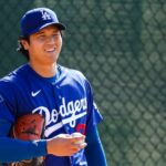 2169948140 Um mural de 28 pés de Shohei Ohtani e seu cachorro chamariz acaba de ser erguido em Los Angeles