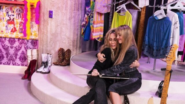 Showrunner especial de 'Hannah Montana' explica ausências do elenco, recriando Hannah-Montana