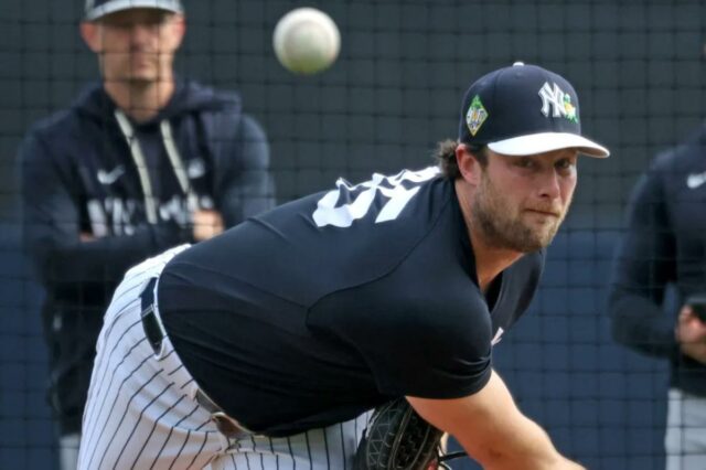 Gerrit Cole, jogando no início do treinamento de primavera, disse que está tentando ser 