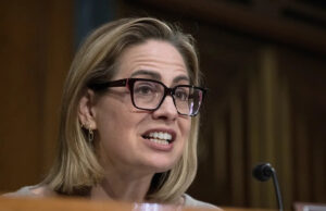 Sinema admite romance com seu segurança enquanto luta contra o processo da ex-mulher Yahoo news home