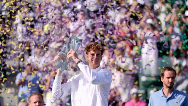 Sinner convive com Djokovic e Federer depois de ganhar o título de Indian Wells em 2026
