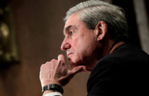 Somente Trump pode decidir quem falará mal dos mortos O ex-assessor especial Robert Mueller testa antes da audiência do Comitê Judiciário da Câmara sobre seu relatório sobre a interferência eleitoral russa, no Capitólio, em Washington, quarta-feira, 24 de julho de 2019. (AP Photo/Andrew Harnik)