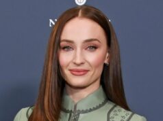 Sophie Turner ferida, produção de ‘Tomb Raider’ é pausada Recurso Sophie Turner se transforma em Lara Croft para sua nova série Tomb Raider