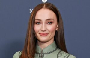 Sophie Turner ferida, produção de ‘Tomb Raider’ é pausada Recurso Sophie Turner se transforma em Lara Croft para sua nova série Tomb Raider