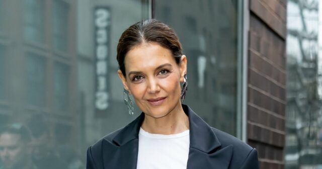 Spring Mary Janes de Katie Holmes são confortáveis ​​​​o suficiente para usar o dia todo - 25% de desconto
